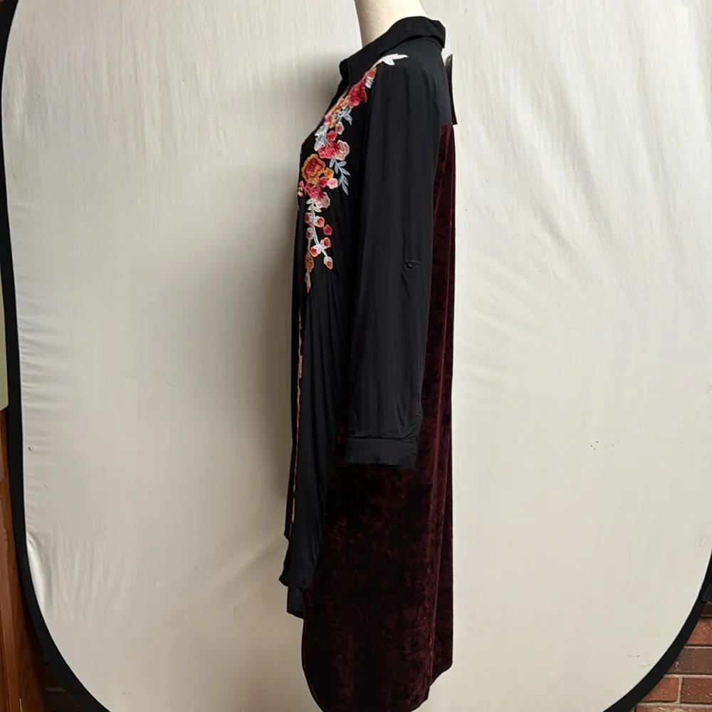 Andree by Unit Embroidered Velvet Back Shirt Dress‎ Size Small